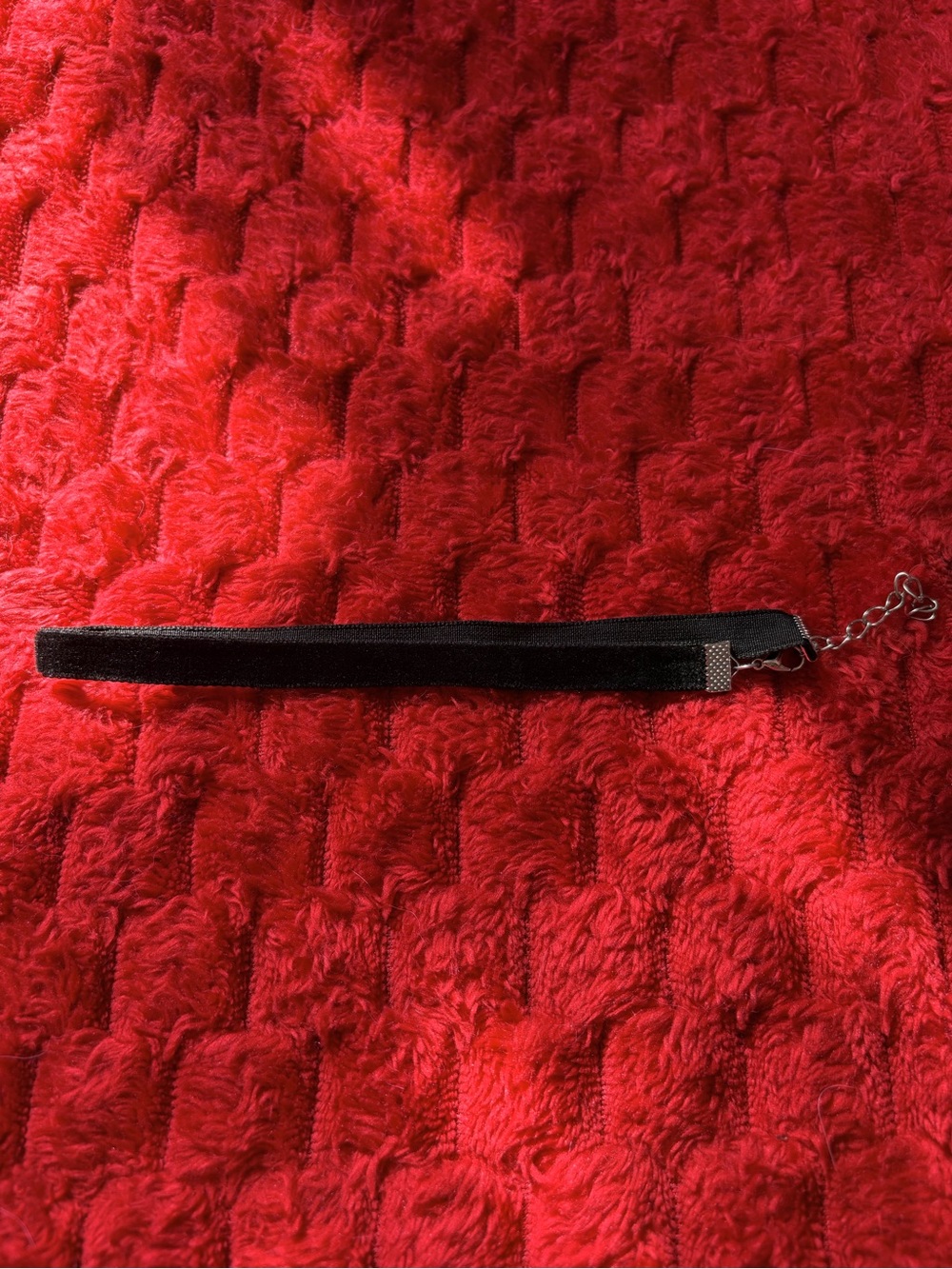 🖤 Black Velvet Choker Necklace - Picture 4 of 5